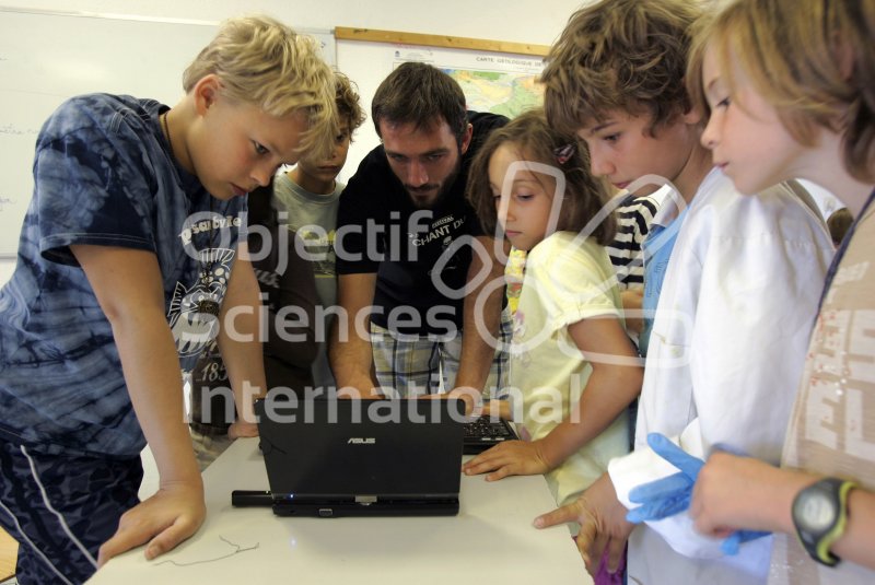 OSI - Vercors
Objectif Science International workshops in Fau, Vercors, France. August, 2012. Credit photo: © Maya Vidon-White - contact: +33 6 63 06 16 18
Keywords: informatique