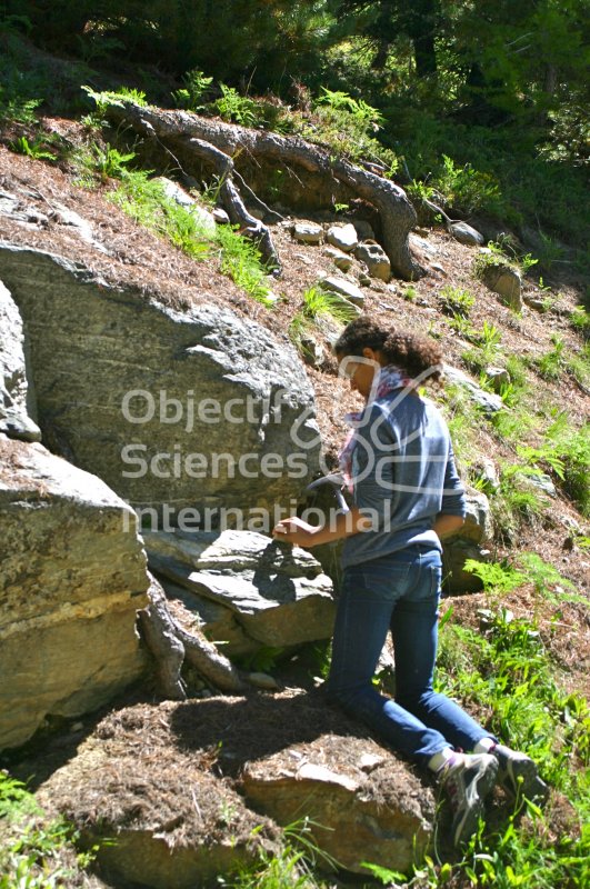 sur le chemin du bivouac
petite halte prospection dans une quartzite sur le sentier des planÃ¨tes.
