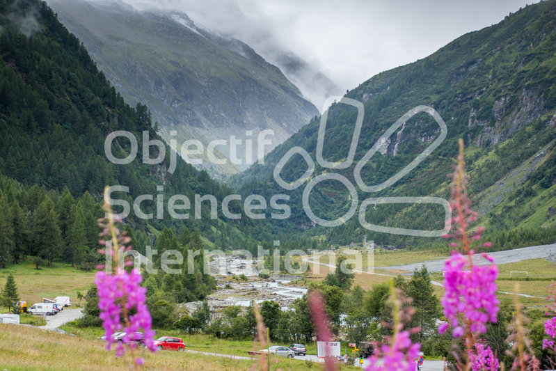 La vallÃ©e de la naviscence bien encombrÃ©e par les nuages
