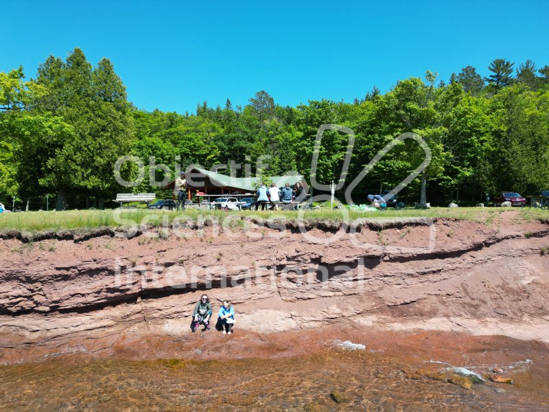 Keywords: drone,lac,plage,groupe
