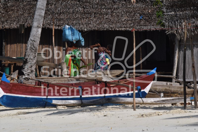 Keywords: Bivouac, village, femmes