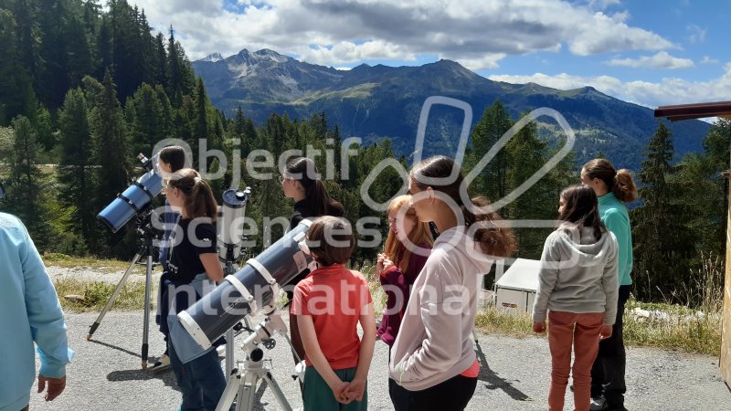 Keywords: astronomie,fille,télescope,activité