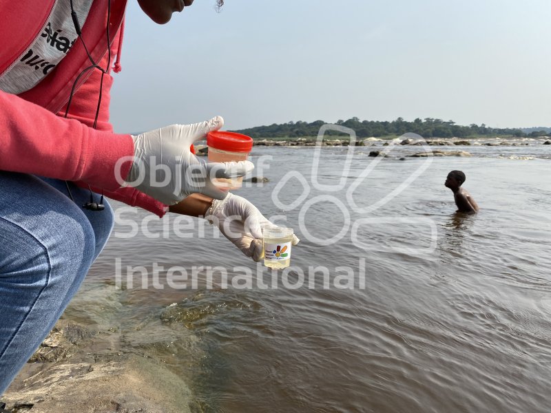 Keywords: Chimie, waterwatch, scolaire, groupe, congo, rdc, Kinshasa, fleuve, écologie, déchets 