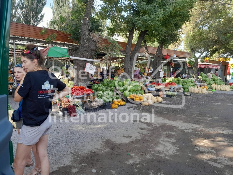 Achat de légumes et fruits sur la route
