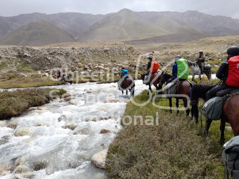 Traversée d'un torrent
Eschegart
Keywords: équitation,cheval,rivière