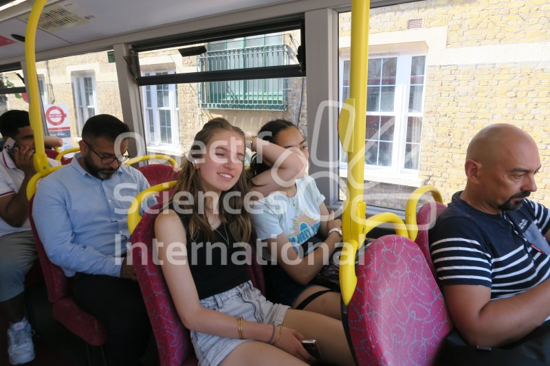 Dans un bus à deux niveaux
