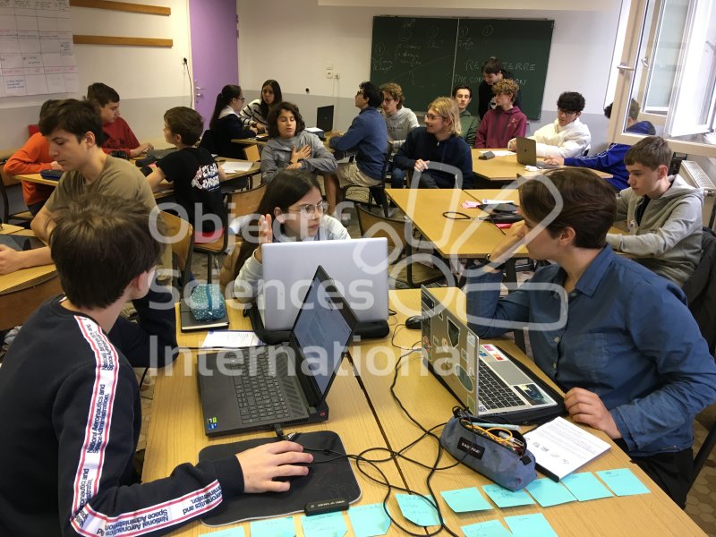 Travail dans la grande salle
