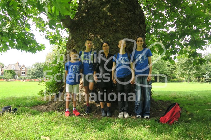 Le groupe devant le baobab de Ravencourt's Park
Keywords: Tree,Arbre,Baobab