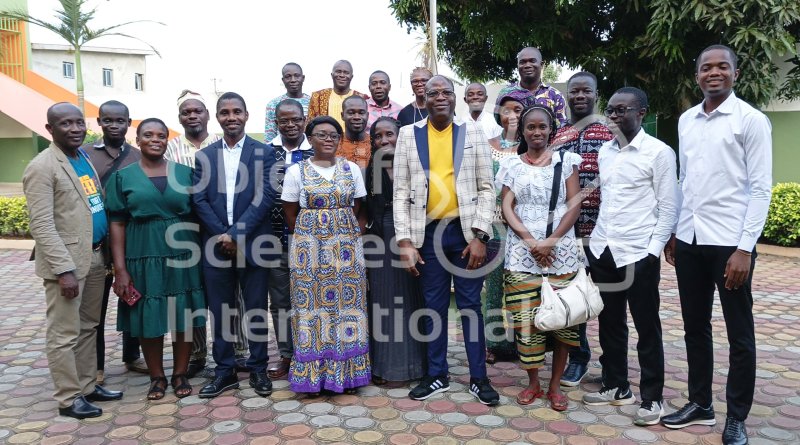 PHOTO DE FAMILLE DES PARTICIPANTS A LA ST1-CI
Présentation des travaux
Keywords: Formation ST1-CI - Grand Bassam,Photos des activités des quatres journées,Photos des quatres sous-groupes